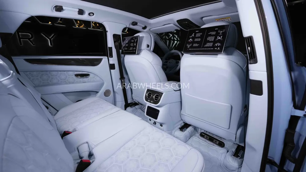 بينتلي بينتايجا 2023 for Sale in دبي Image-26