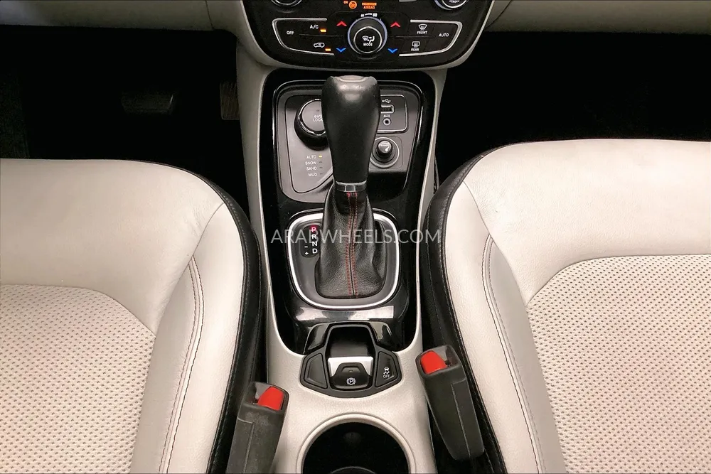 Jeep Compass 2018 for Sale in Sharjah Image-18