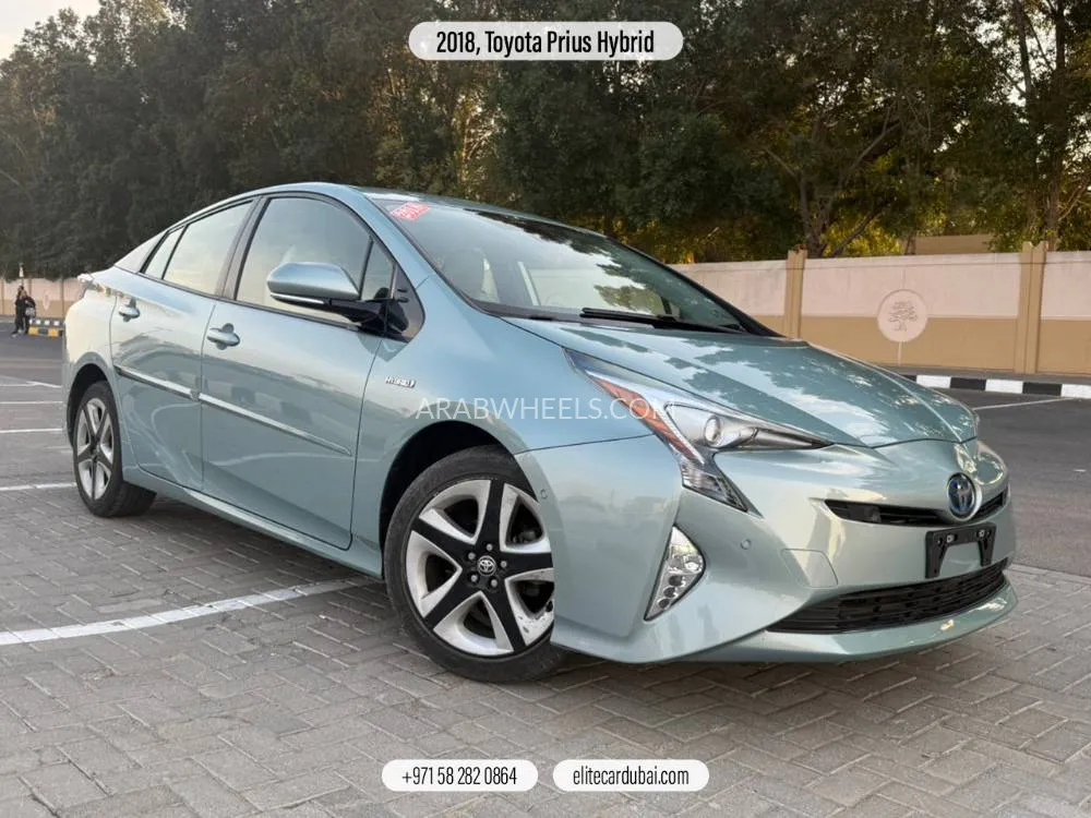تويوتا بريوس 2018 for Sale in الشارقة Image-2
