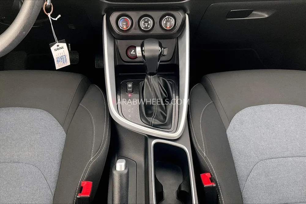 Chevrolet Captiva 2023 for Sale in Sharjah Image-53