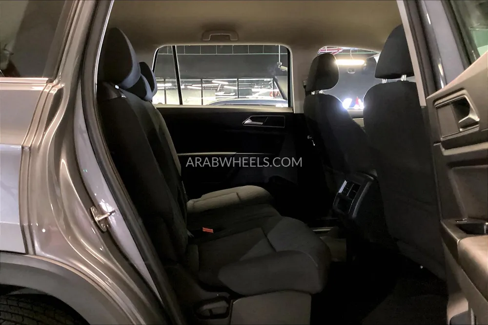 Volkswagen Teramont 2019 for Sale in Sharjah Image-25