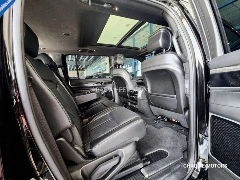 Jeep Grand Wagoneer 2022 for Sale in Dubai Image-8