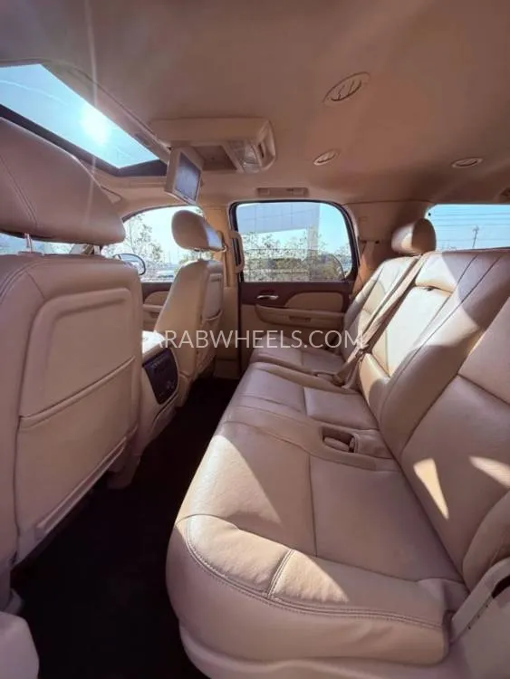 GMC Yukon 2010 for Sale in Ajman Image-8