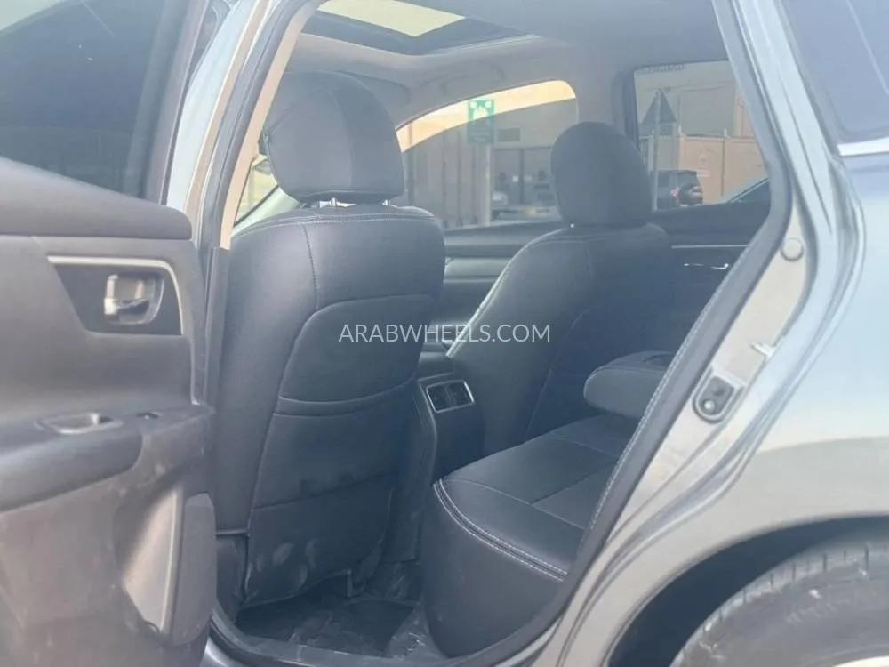 Nissan Altima 2016 for Sale in Sharjah Image-7