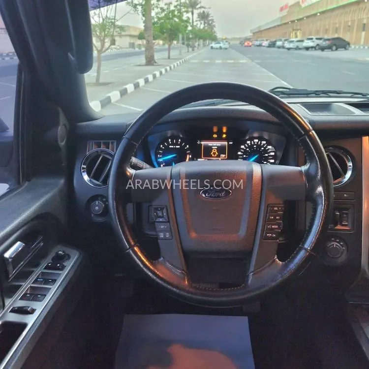 Ford Expedition 2016 for Sale in Sharjah Image-6