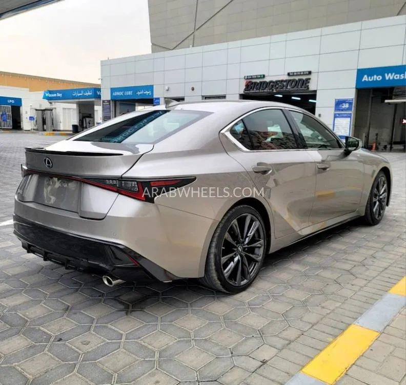 لكزس IS 2021 for Sale in الشارقة Image-10