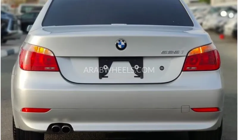 BMW 5 series 2006 for Sale in Sharjah Image-5
