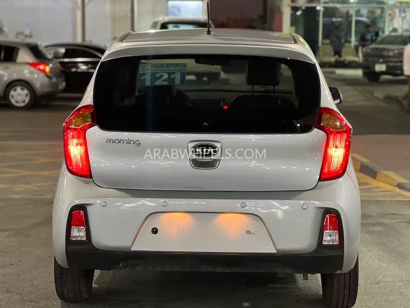 Kia Morning 2016 for Sale in Sharjah Image-5
