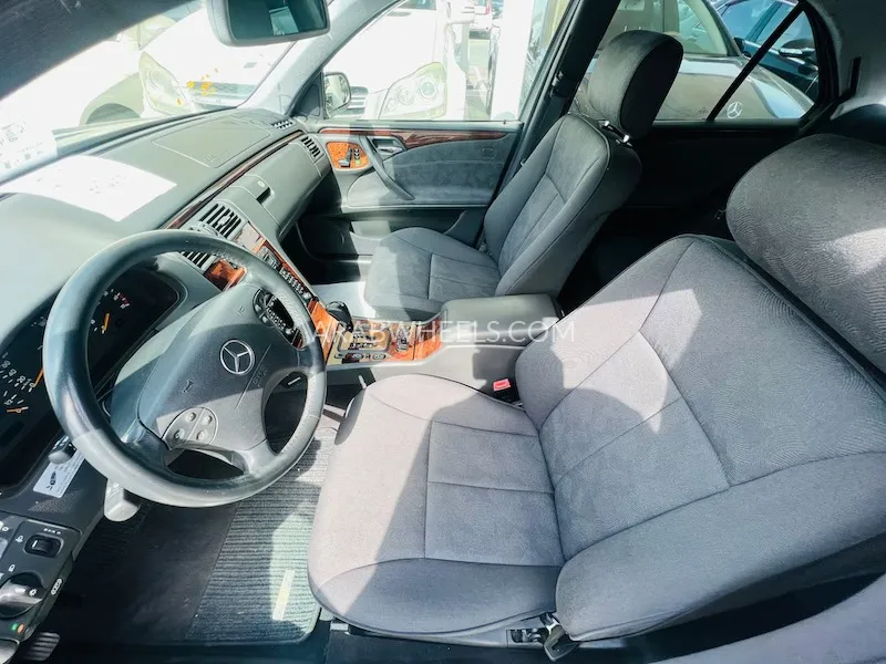 Mercedes Benz E Class 2001 for Sale in Sharjah Image-5