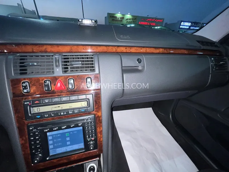 Mercedes Benz E Class 2001 for Sale in Sharjah Image-8