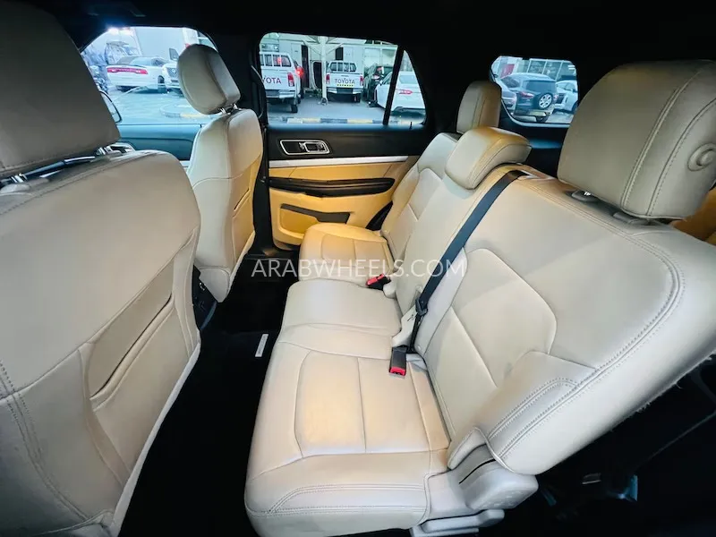 Ford Explorer 2016 for Sale in Sharjah Image-10