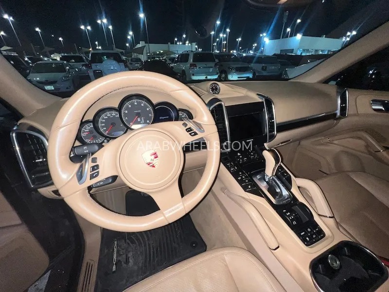 Porsche Cayenne 2012 for Sale in Sharjah Image-5