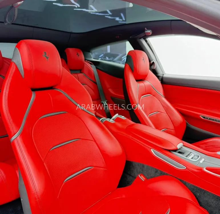 فيراري GTC4 لوسّو 2018 for Sale in دبي Image-11