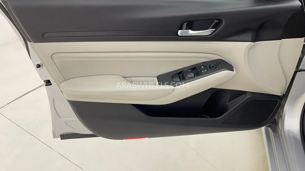 Nissan Altima 2021 for Sale in Dubai Image-18