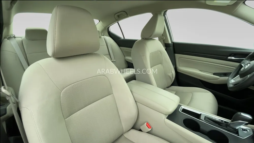 Nissan Altima 2021 for Sale in Dubai Image-24