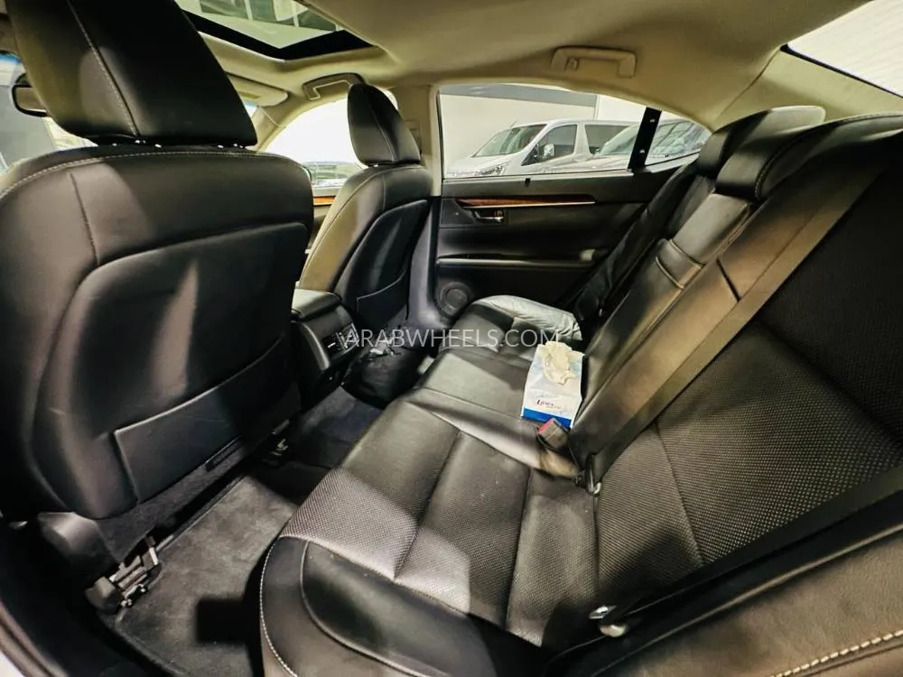 Lexus ES 2014 for Sale in Dubai Image-9