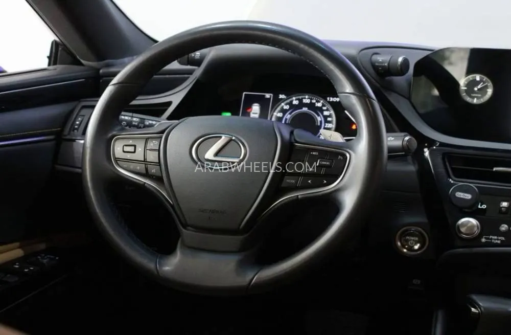 Lexus ES 2023 for Sale in Dubai Image-9