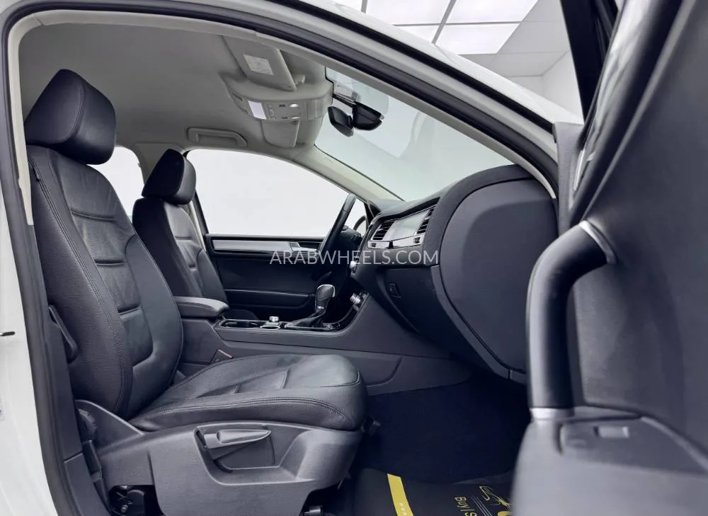 Volkswagen Touareg 2018 for Sale in Dubai Image-11