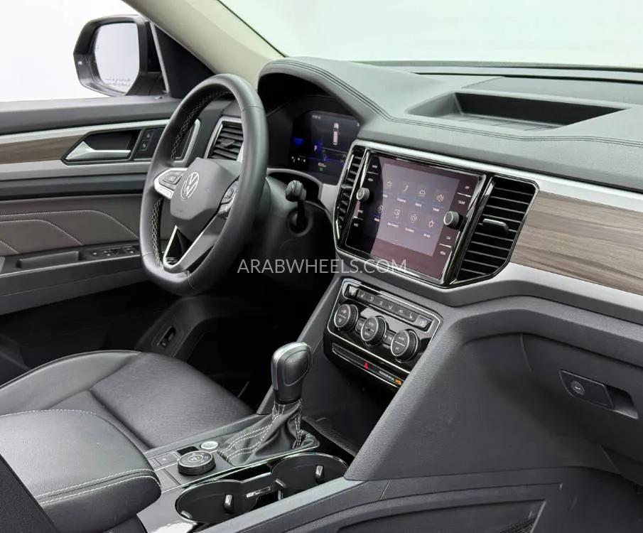 Volkswagen Teramont 2022 for Sale in Dubai Image-11