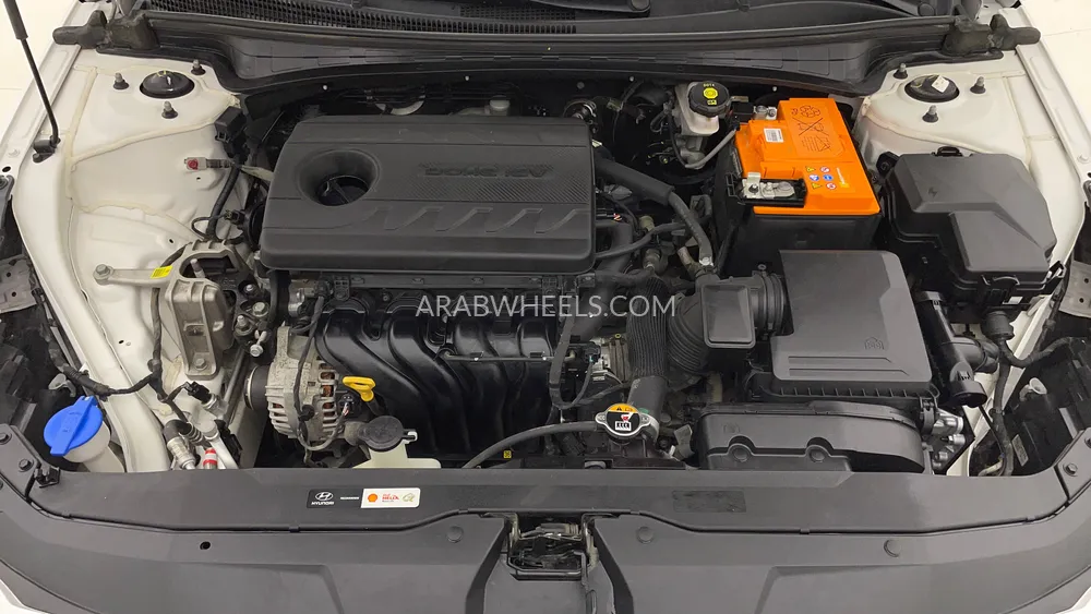 Hyundai Elantra 2022 for Sale in Dubai Image-9