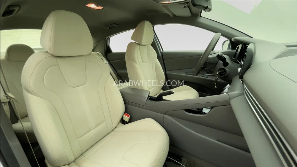 Hyundai Elantra 2022 for Sale in Dubai Image-23