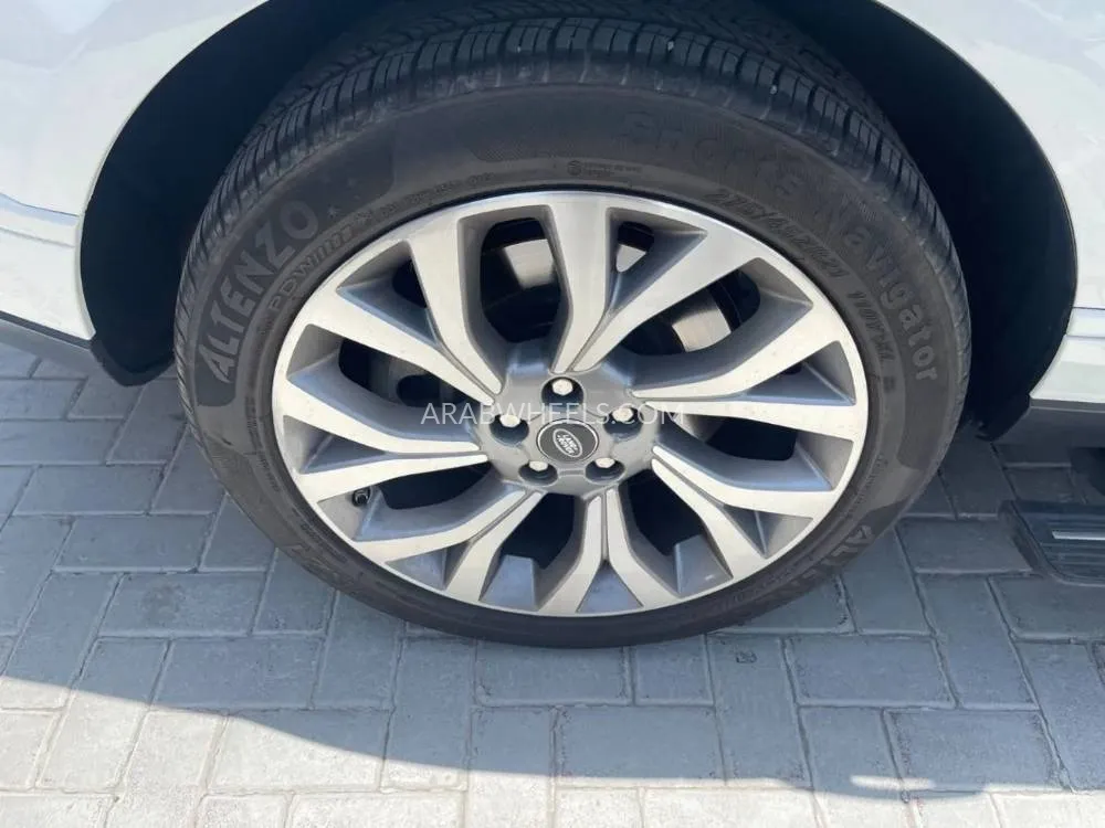 Land Rover Range Rover 2018 for Sale in Dubai Image-8