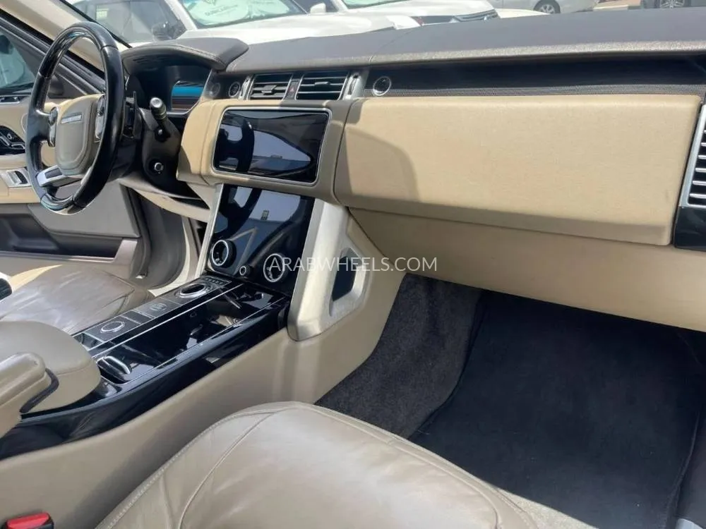 Land Rover Range Rover 2018 for Sale in Dubai Image-12