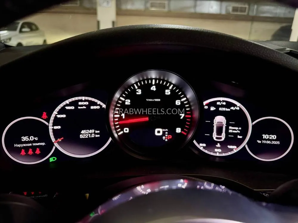 Porsche Cayenne 2021 for Sale in Dubai Image-6