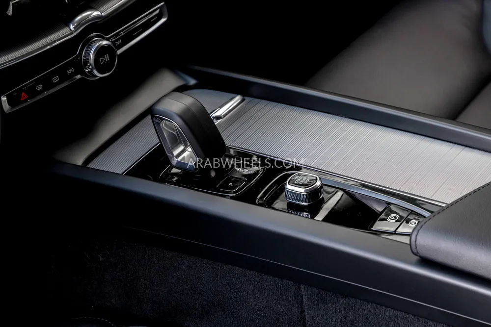 Volvo XC60 2024 for Sale in Dubai Image-9