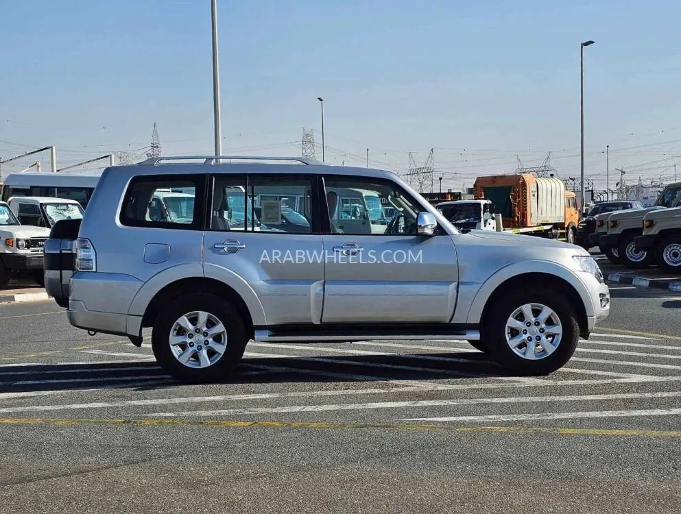 Mitsubishi Pajero 2020 for Sale in Dubai Image-3