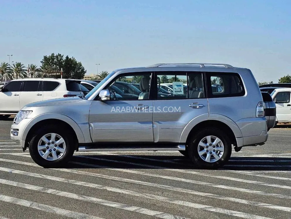 Mitsubishi Pajero 2020 for Sale in Dubai Image-4