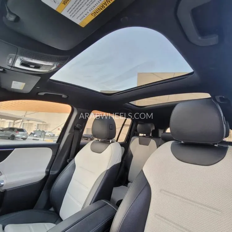 Mercedes Benz GLB 2020 for Sale in Sharjah Image-3