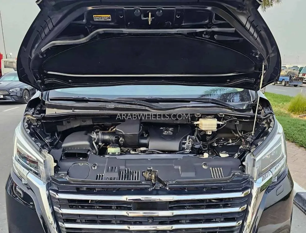 Toyota Granvia 2023 for Sale in Dubai Image-3