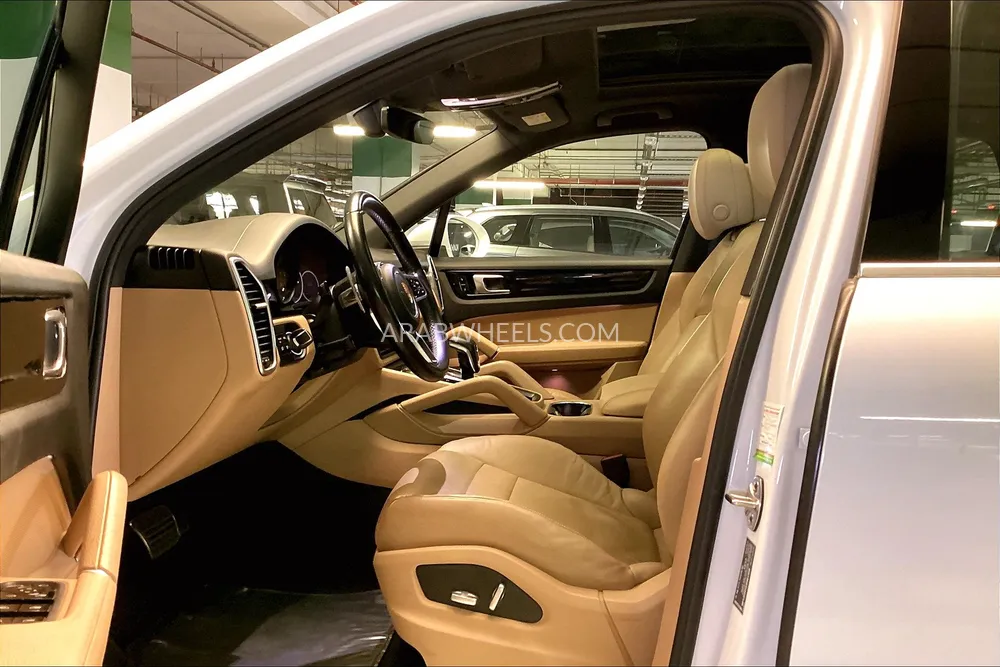 Porsche Cayenne 2018 for Sale in Sharjah Image-22