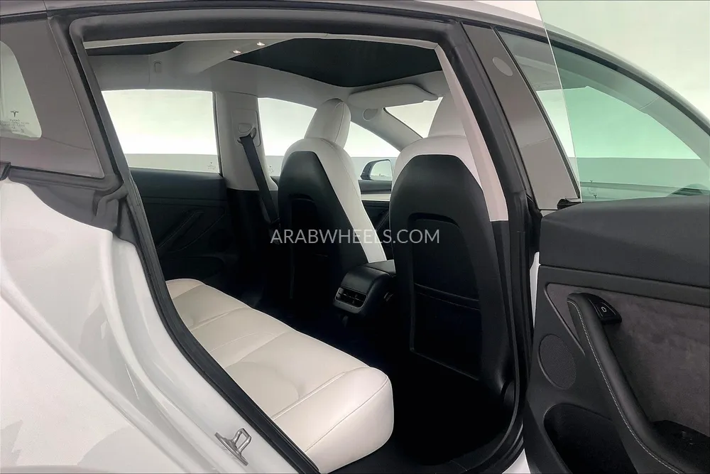 Tesla Model 3 2022 for Sale in Dubai Image-21