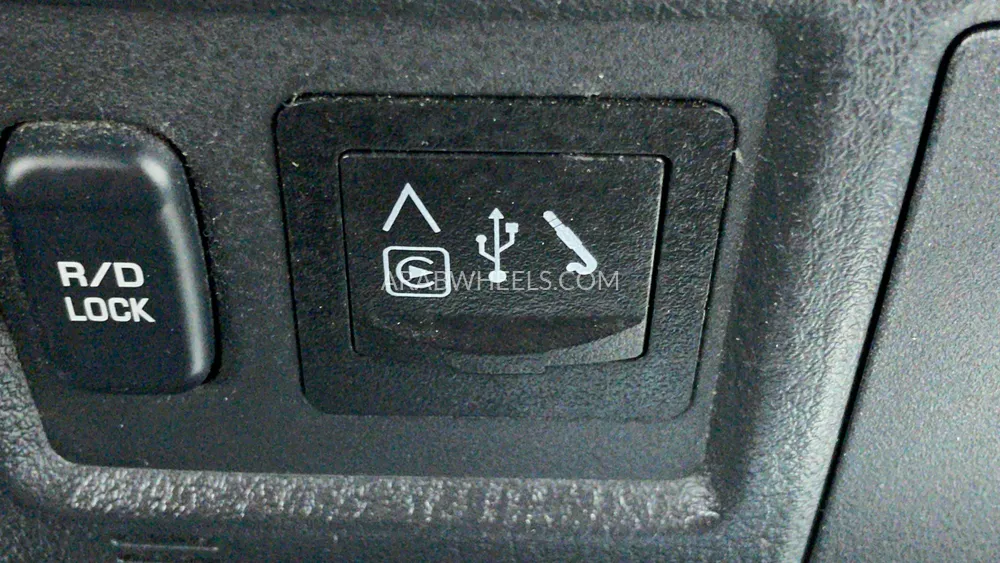 Mitsubishi Pajero 2020 for Sale in Dubai Image-46