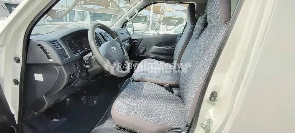 تويوتا هايس 2014 for Sale in الشارقة Image-11