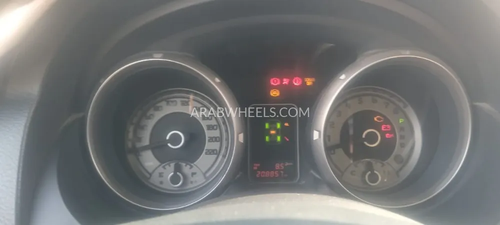 ميتسوبيشي باجيرو آي أو 2014 for Sale in أبو ظبي Image-7