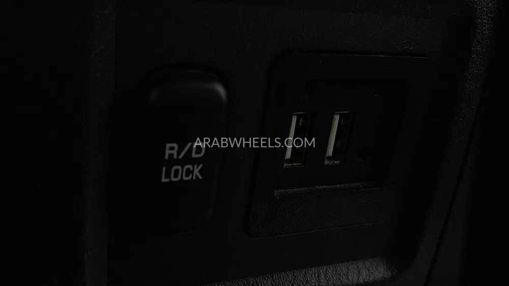 Mitsubishi Pajero 2020 for Sale in Dubai Image-43