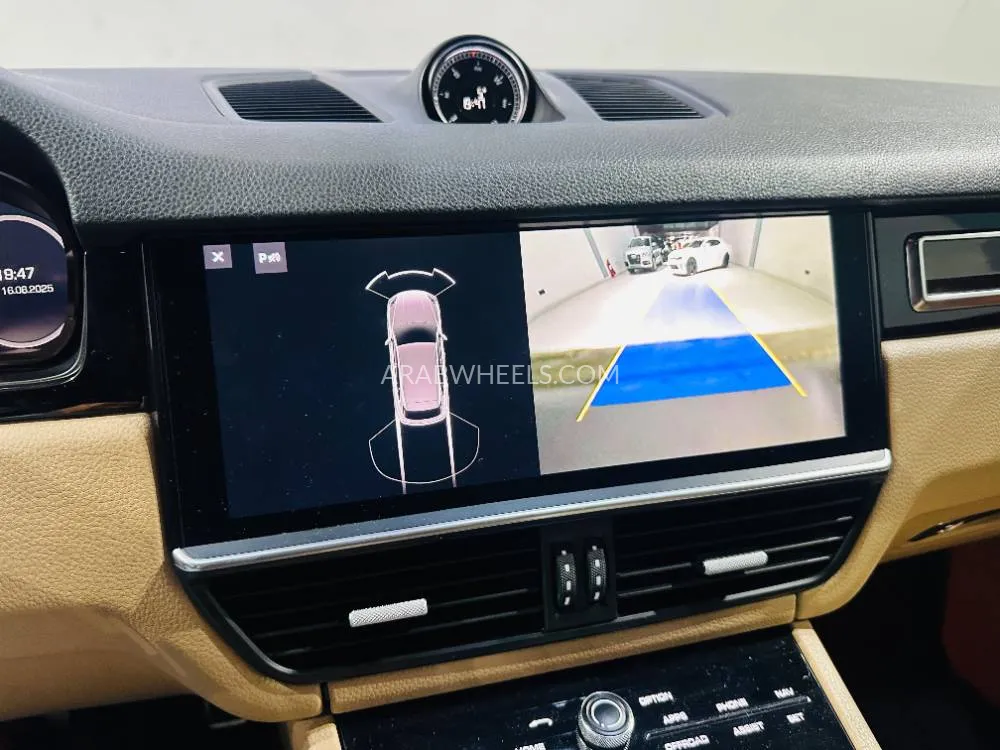 بورشه كايمان 2019 for Sale in دبي Image-18