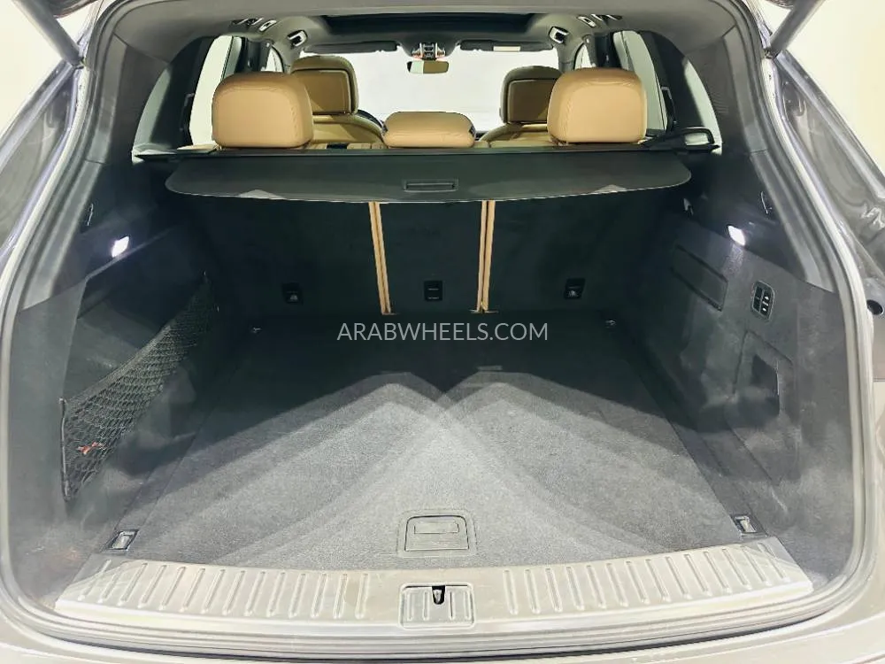 بورشه كايمان 2019 for Sale in دبي Image-27