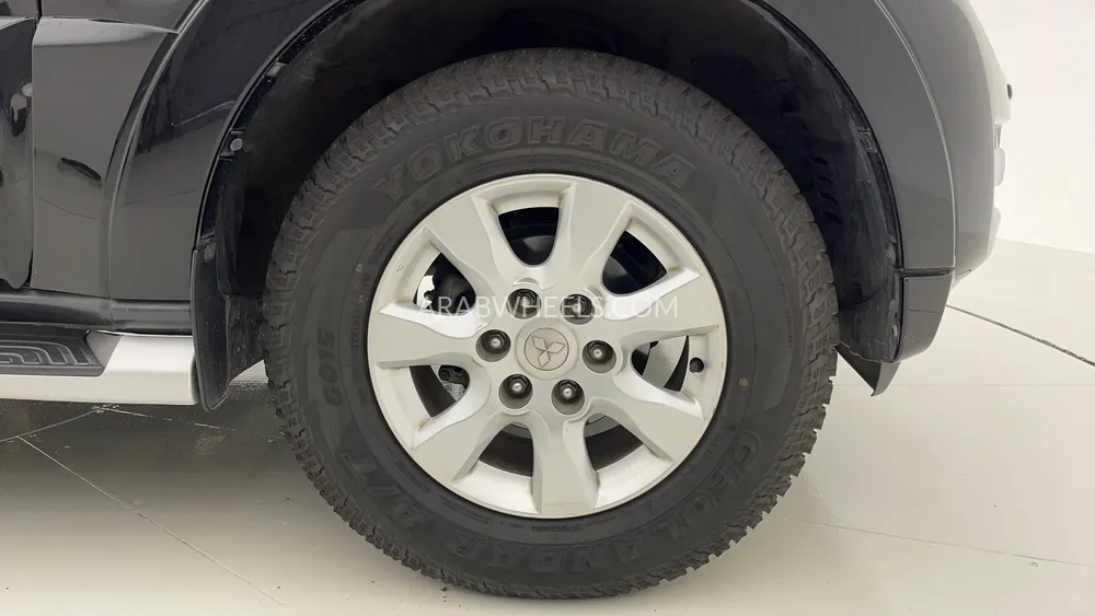 Mitsubishi Pajero 2016 for Sale in Dubai Image-10