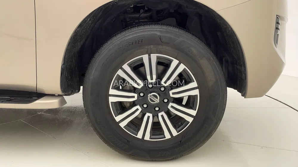 Nissan Patrol 2021 for Sale in Dubai Image-10