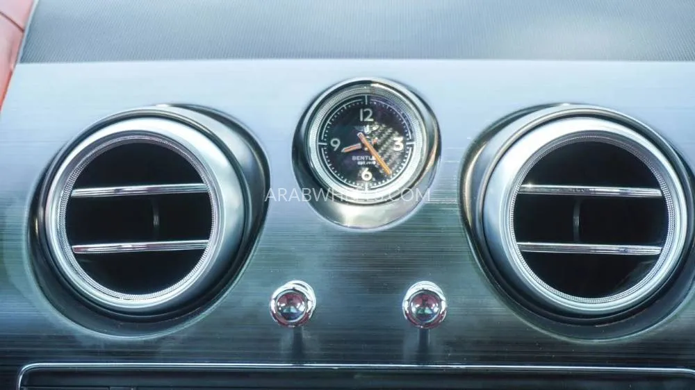 Bentley Bentayga 2018 for Sale in Dubai Image-11