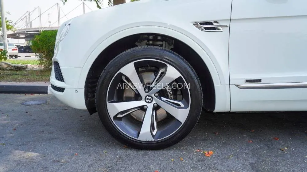 Bentley Bentayga 2018 for Sale in Dubai Image-19