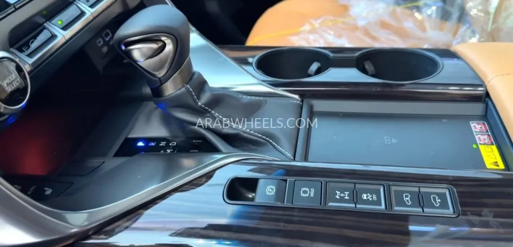 Lexus LX 2023 for Sale in Ras Al Khaimah Image-4