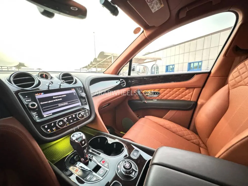 Bentley Bentayga 2018 for Sale in Dubai Image-10