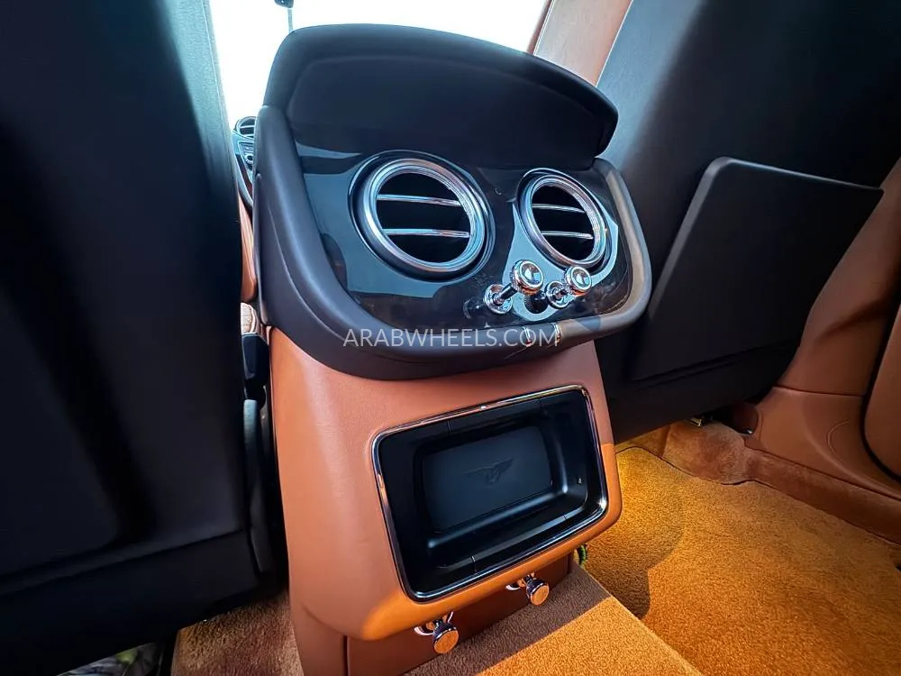 Bentley Bentayga 2018 for Sale in Dubai Image-18
