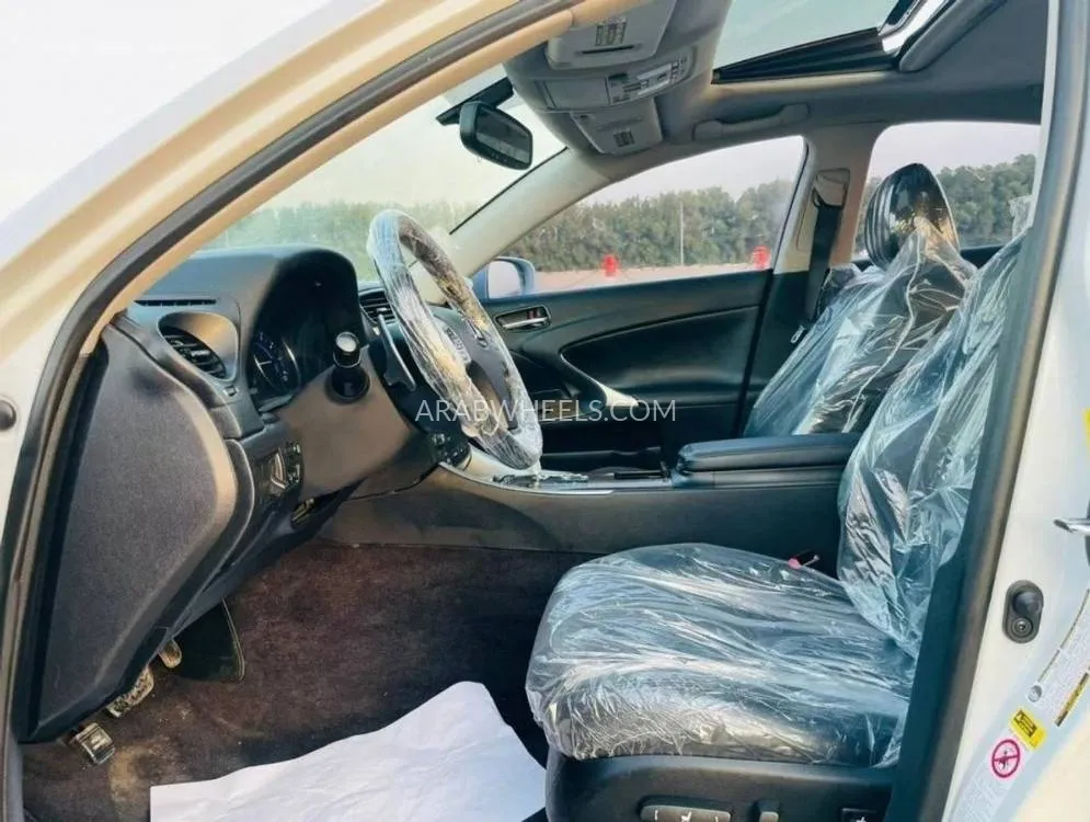 Lexus IS 2011 for Sale in Sharjah Image-6