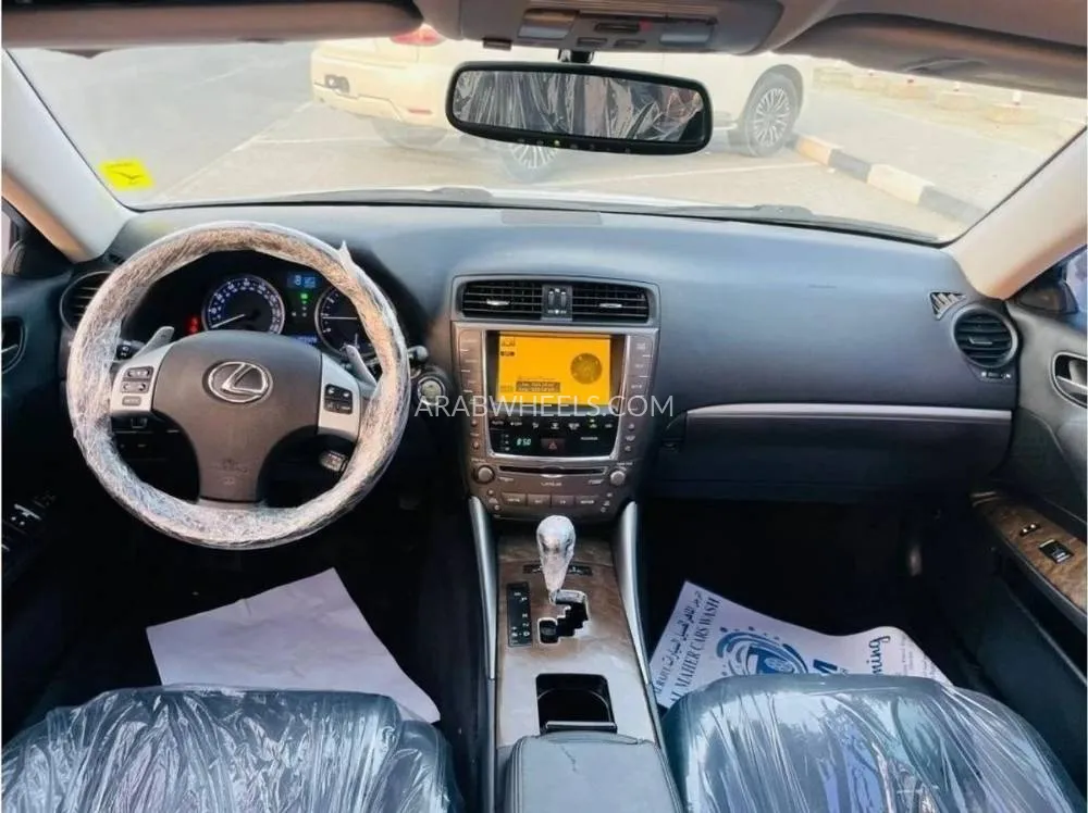 Lexus IS 2011 for Sale in Sharjah Image-7